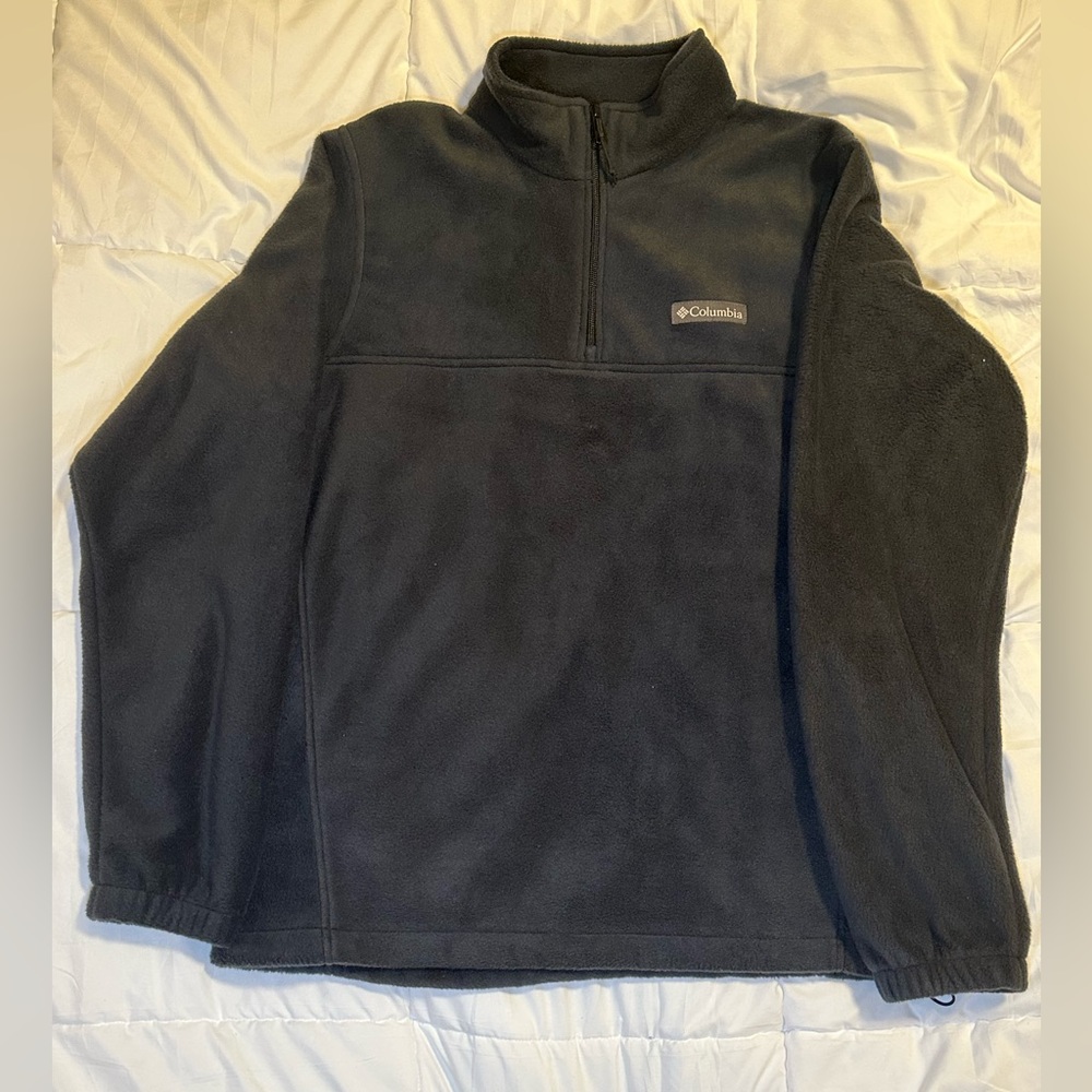 Columbia Steens Mountain 1/2 zip fleece in black. Size M. New without tag.